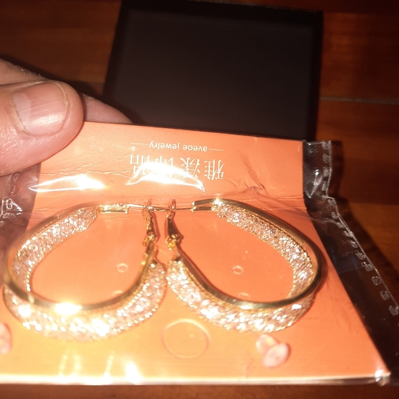 Pretty hoop earrings - Picture 2 of 3